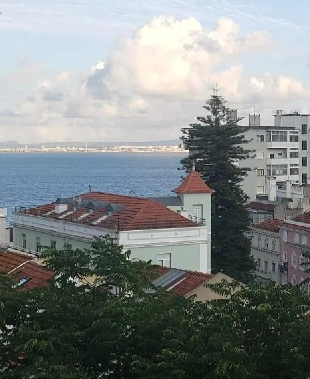 Sunny Double Room In A Shared Apartment Close To Lisbon Downtown البرتغال