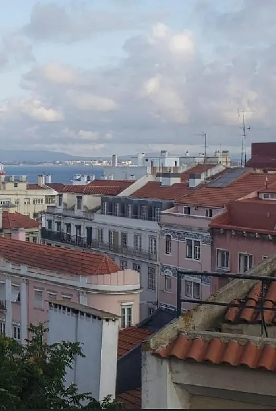 Sunny Double Room In A Shared Apartment Close To Lisbon Downtown منزل للإقامة